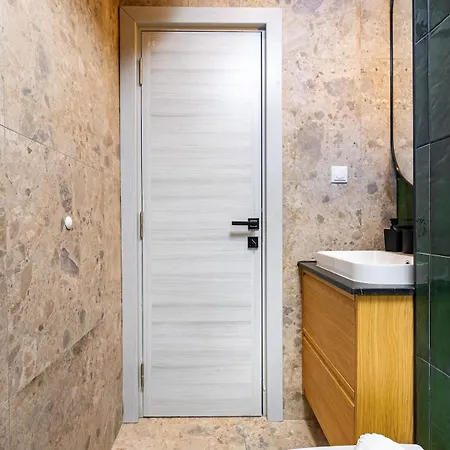 2 Bedroom Dzhendem Tepe 2 Parking Spots In Next To Mu Διαμέρισμα