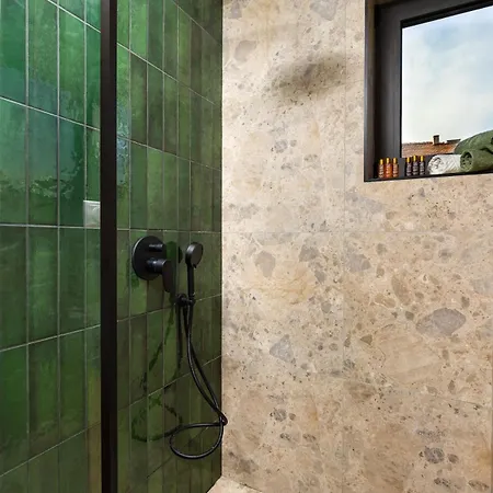 2 Bedroom Dzhendem Tepe 2 Parking Spots In Next To Mu Διαμέρισμα