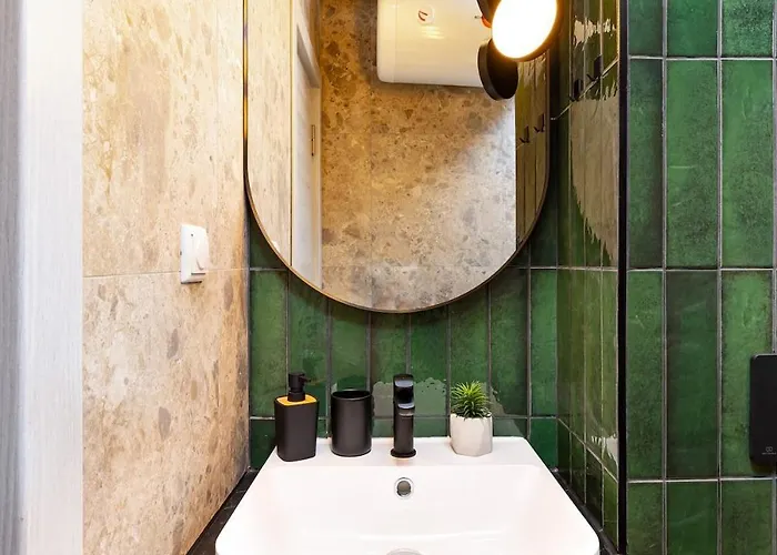 2 Bedroom Dzhendem Tepe 2 Parking Spots In Next To Mu